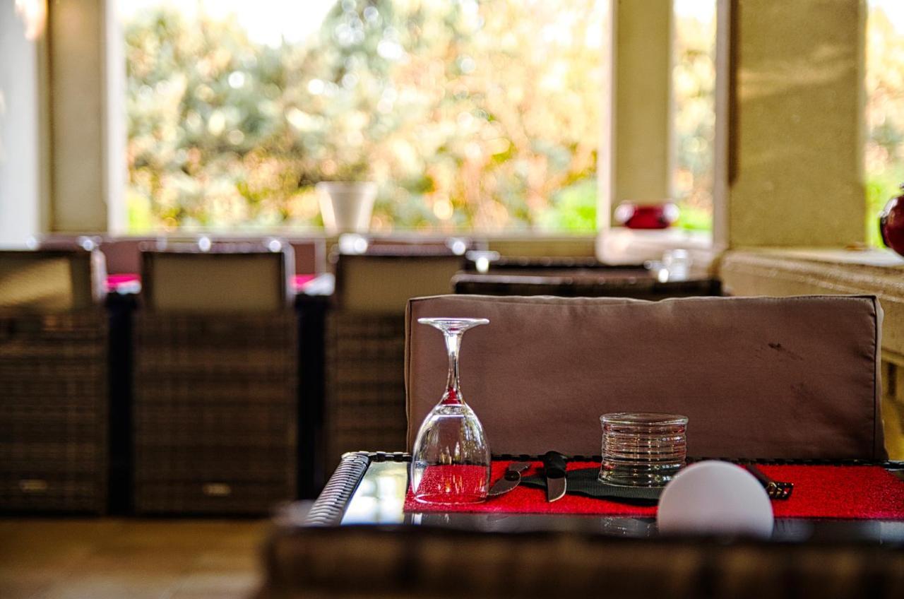 Hotel Restaurant Le Colombier Remoulins Dış mekan fotoğraf