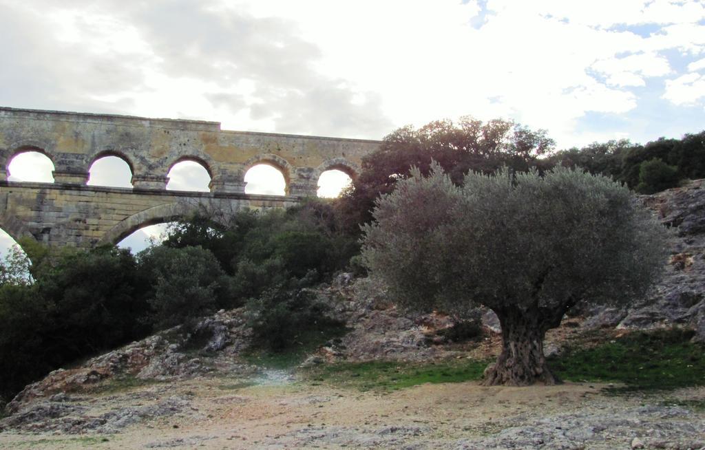 Hotel Restaurant Le Colombier Remoulins Dış mekan fotoğraf