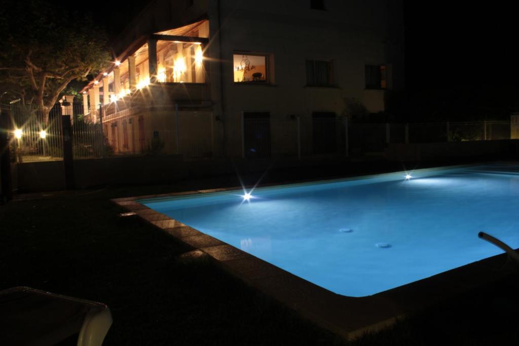 Hotel Restaurant Le Colombier Remoulins Dış mekan fotoğraf