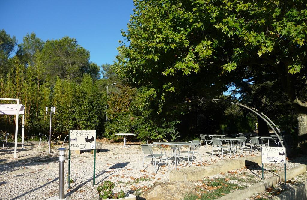 Hotel Restaurant Le Colombier Remoulins Dış mekan fotoğraf