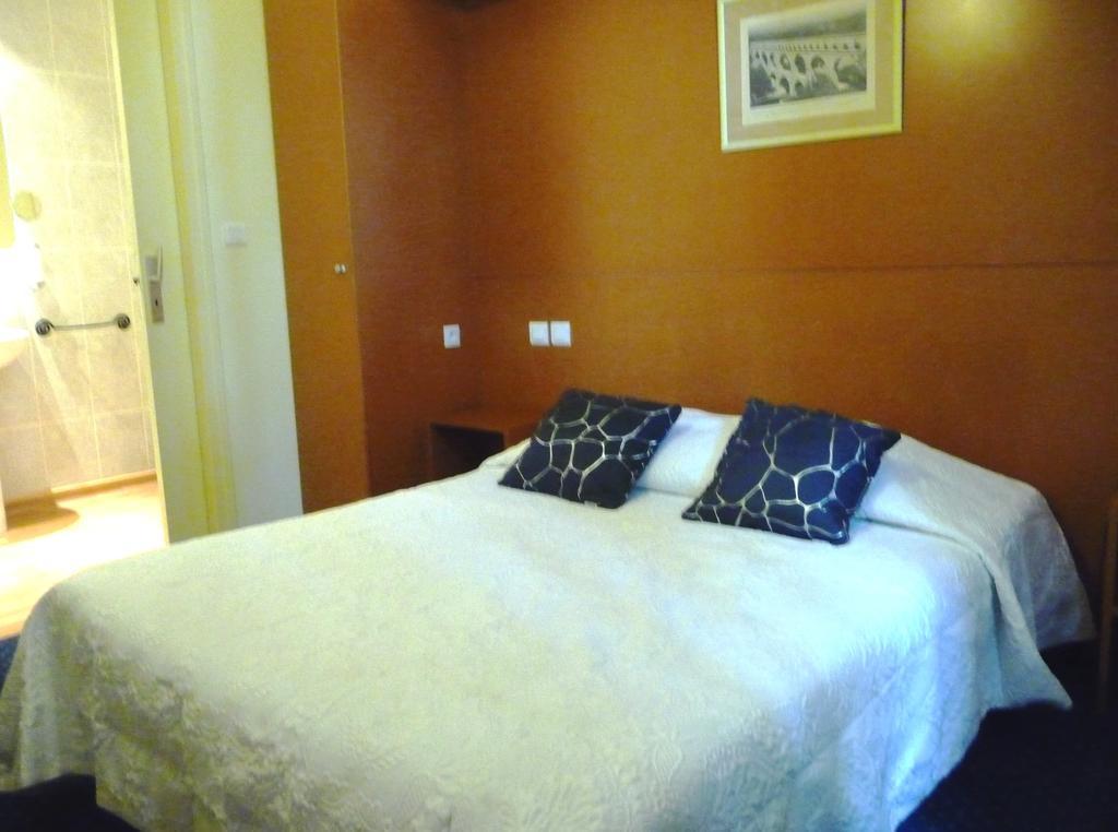 Hotel Restaurant Le Colombier Remoulins Dış mekan fotoğraf